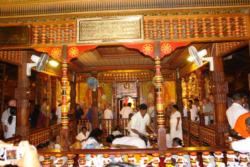          -. ( Dambulla - temple - tooth of Budda - displaying facility., Dambulla, Sri-Lanka)